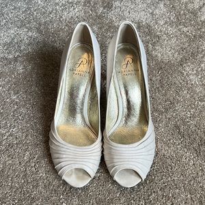 ⭐️⭐️1 WEEK SALE⭐️⭐️ Satin Ivory Shoes - Super Comfortable for a Wedding!!!